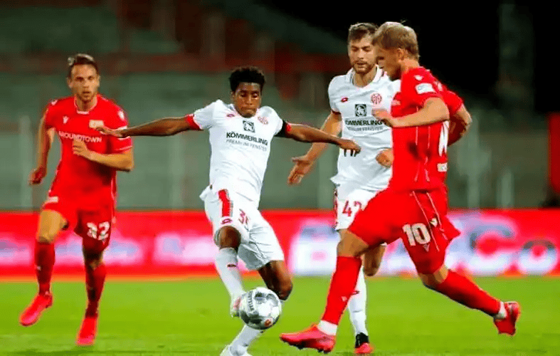 今晨斯图加特再遭质疑：欧冠节点到来，悬念犹存，赛季目标并未改变的简单介绍-体育竞猜